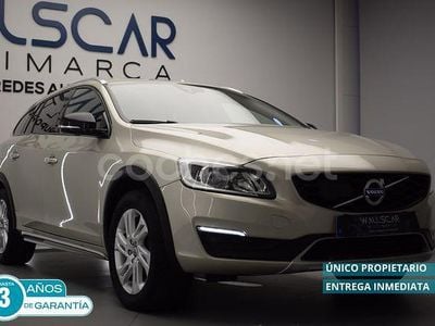 Gris / plata Usado 2017 Volvo V60 CC Momentum Familiar | 16.650 € (Precio justo)