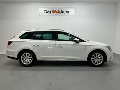 Usado Seat Leon ST Style 150 CV (110 kW) 2015 Amarillo Familiar