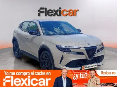 Usado Alfa Romeo Junior 136 CV (100 kW) 2025 Beige SUV