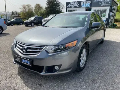 Usado Honda Accord Executive 150 CV (110 kW) 2011 Gris / plata Berlina