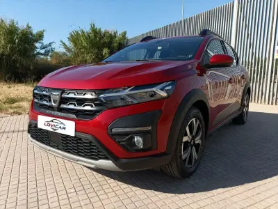 Usado Dacia Sandero Comfort 101 CV (74 kW) 2021 Burdeos Utilitario