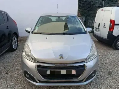 Usado Peugeot 208 Active 102 CV (75 kW) 2018 Gris Utilitario
