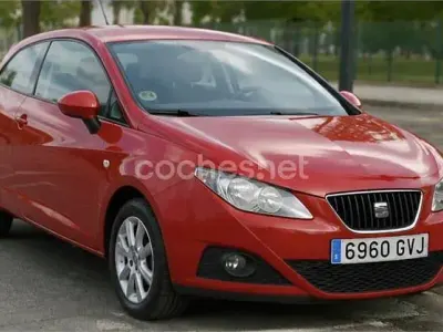 Usado Seat Ibiza SC Style 90 CV (66 kW) 2010 Rojo Utilitario