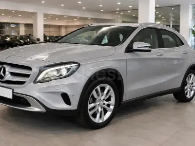 Usado Mercedes GLA200 Urban 136 CV (100 kW) 2014 Gris / plata SUV