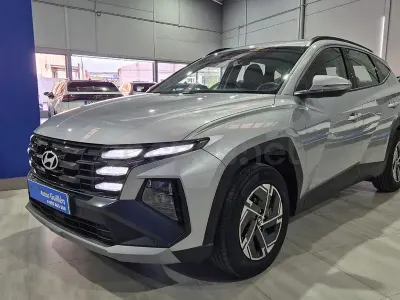 Usado Hyundai Tucson 150 CV (110 kW) 2025 Gris / plata SUV