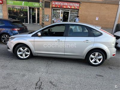 Usado Ford Focus Trend 109 CV (80 kW) 2009 Gris / plata Berlina