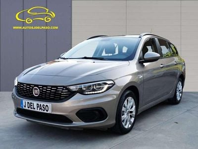 Usado Fiat Tipo Easy 95 CV (69 kW) 2018 Beige Familiar