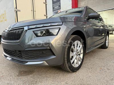 Usado Skoda Kamiq Style 110 CV (80 kW) 2023 Gris / plata SUV