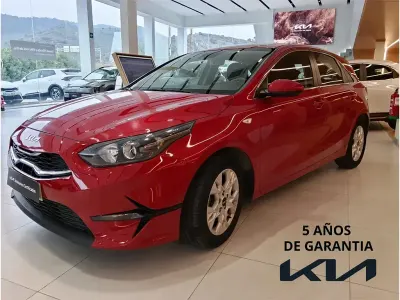 Occasion Kia Ceed 120 PK (88 kW) 2024 Rood Hatchback