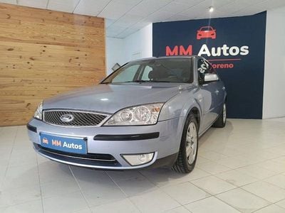 Usado Ford Mondeo Ghia 155 CV (114 kW) 2005 Azul Berlina