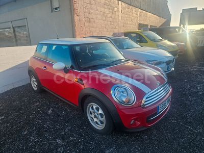 Usado Mini Cooper D 112 CV (82 kW) 2014 Rojo Utilitario