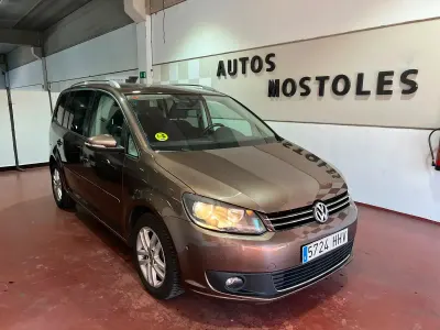 Usado VW Touran Advance 105 CV (77 kW) 2012 Marrón Monovolumen