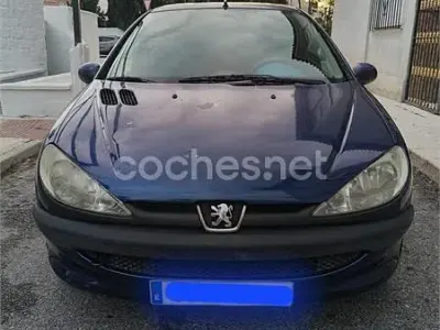Usado Peugeot 206 70 CV (51 kW) 2005 Azul Berlina