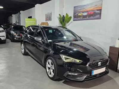 Usado Seat Leon FR 150 CV (110 kW) 2021 Negro Familiar