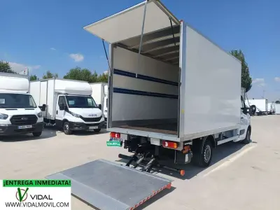Usado Renault Master R.S. 145 CV (106 kW) 2024 Blanco Monovolumen