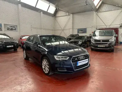 Usado Audi A3 Ambiente 116 CV (85 kW) 2019 Azul Berlina