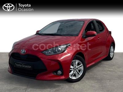 Rojo Usado 2022 Toyota Yaris Hybrid Active Berlina | 18.490 € (Precio justo)