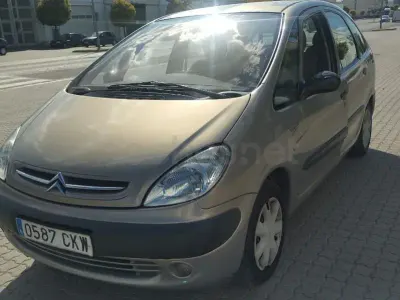 Usado Citroën Xsara Picasso Exclusive 90 CV (66 kW) 2004 Beige Monovolumen