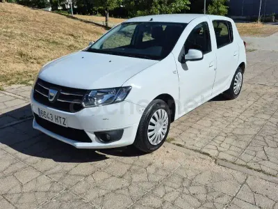 Käytetty Dacia Sandero Ambiance 75 HP (55 kW) 2014 Valkoinen Sedan
