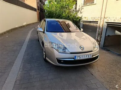 Usado Renault Laguna III Expression 110 CV (80 kW) 2007 Gris / plata Berlina