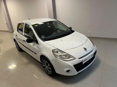 Blanco Usado 2013 Renault Clio III Collection Berlina | 5500 €
