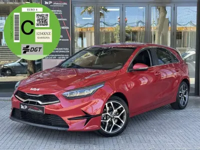 Usado Kia Ceed 120 CV (88 kW) 2022 Burdeos Utilitario