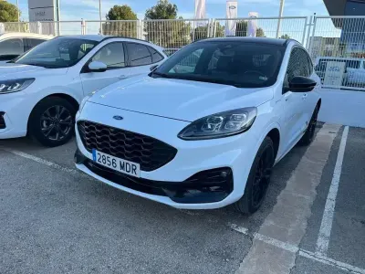 Usado Ford Kuga ST-Line X 225 CV (165 kW) 2023 Blanco SUV