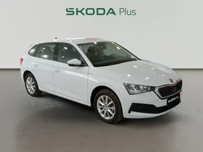 Usado Skoda Scala Active 95 CV (69 kW) 2022 Blanco Utilitario