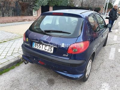 Usado Peugeot 206 60 CV (44 kW) 2003 Azul Berlina