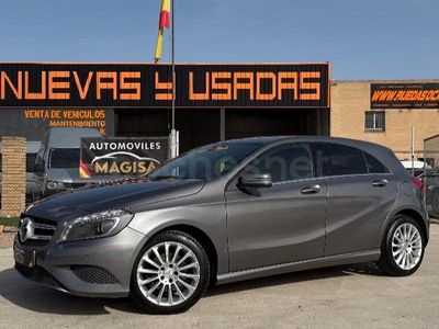 Usado Mercedes A180 Urban 122 CV (89 kW) 2013 Gris / plata Berlina