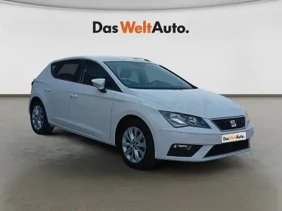 Usado Seat Leon Style 130 CV (95 kW) 2019 Blanco Berlina