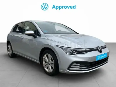 Usado VW Golf VIII Life 130 CV (95 kW) 2022 Gris / plata Berlina