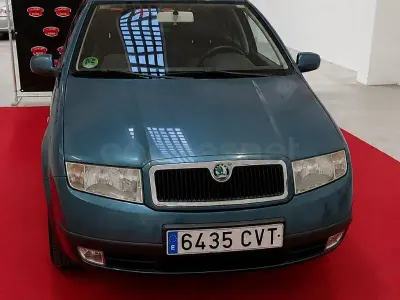 Usado Skoda Fabia Classic 64 CV (47 kW) 2004 Azul Berlina