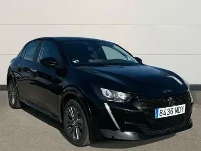 Usado Peugeot e-208 Active 100 kW (136 CV) 2023 Negro Utilitario