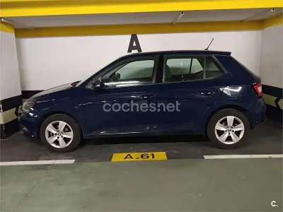 Usado Skoda Fabia Style 90 CV (66 kW) 2017 Azul Berlina