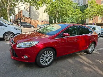 Usado Ford Focus Titanium 150 CV (110 kW) 2012 Granate Berlina