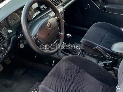 Usado Opel Vectra Club 122 CV (89 kW) 2001 Negro Berlina