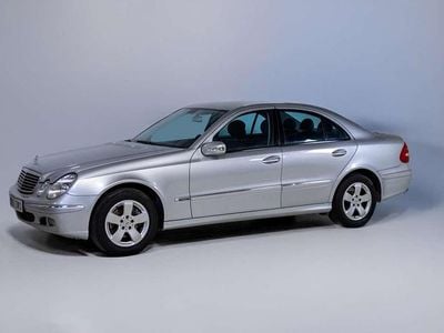 Usado Mercedes E280 Avantgarde 230 CV (169 kW) 2006 Plateado Berlina