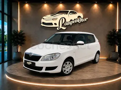 Usado Skoda Fabia Ambition 75 CV (55 kW) 2013 Blanco Berlina