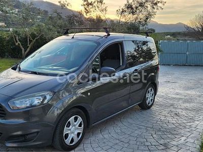 Usado Ford Tourneo Courier Titanium 100 CV (73 kW) 2017 Negro Monovolumen