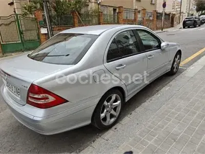 Usado Mercedes C200 Sport Edition 122 CV (89 kW) 2005 Gris / plata Berlina