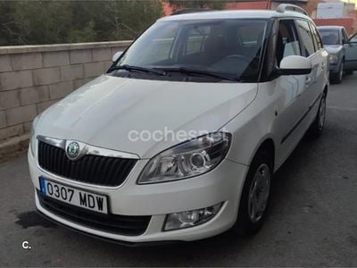 Usado Skoda Fabia Family 90 CV (66 kW) 2012 Blanco Familiar
