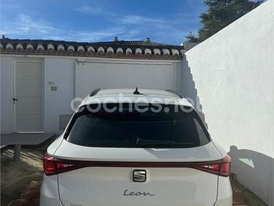 Usado Seat Leon Style 130 CV (95 kW) 2021 Blanco Familiar