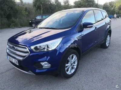 Usado Ford Kuga Titanium 120 HP (88 kW) 2017 Azul SUV