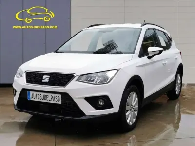 Usado Seat Arona Ecomotive 110 CV (80 kW) 2021 Blanco SUV