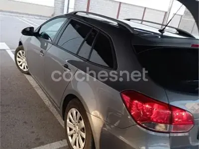 Usado Chevrolet Cruze LT 130 HP (95 kW) 2014 Cinzento Carrinha
