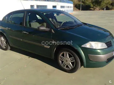 Usado Renault Mégane Privilege 120 CV (88 kW) 2004 Verde Berlina
