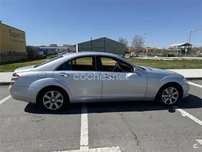 Usado Mercedes S320 235 CV (172 kW) 2007 Gris / plata Berlina