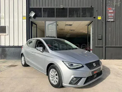 Usado Seat Ibiza Style 110 CV (80 kW) 2023 Gris / plata Utilitario