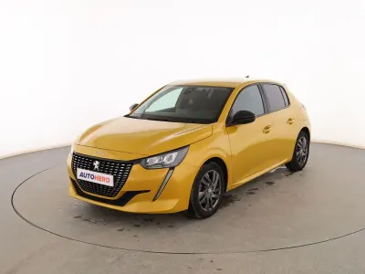 Usado Peugeot 208 Active 101 CV (74 kW) 2021 Amarillo Utilitario